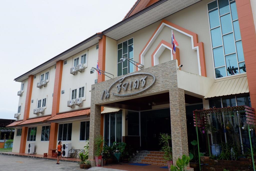 Na Chaidej Hotel Сураттхани Экстерьер фото