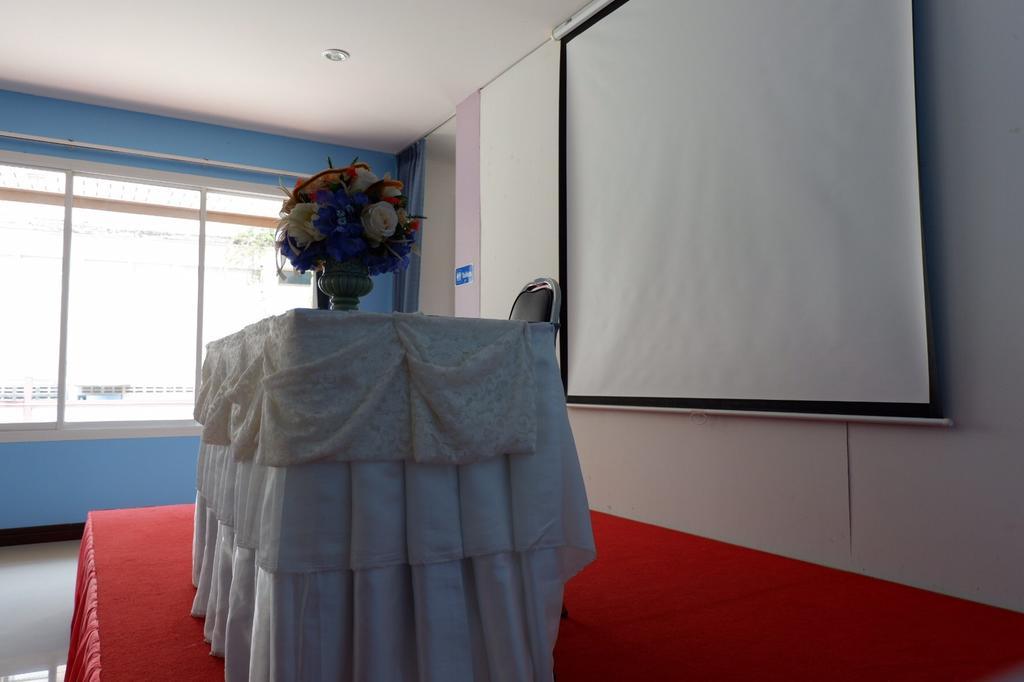 Na Chaidej Hotel Сураттхани Экстерьер фото